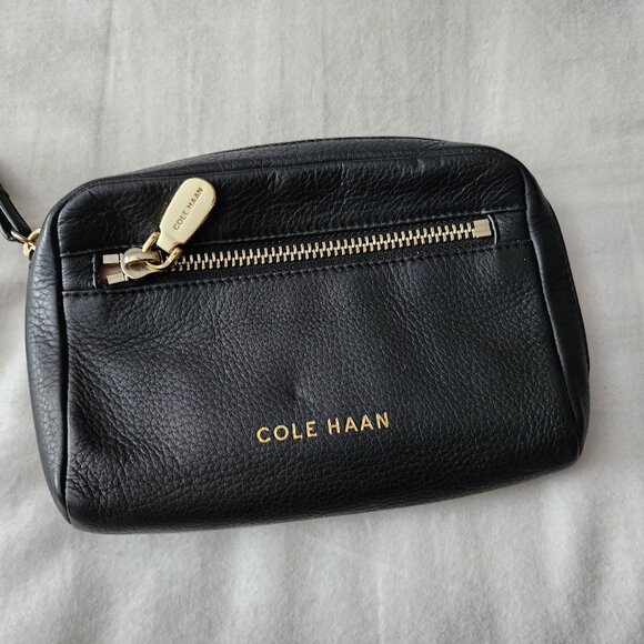 NEW COLEHAAN ESSENTIAL BLACK GRAIN LEATHER POUCH - Picture 1 of 6